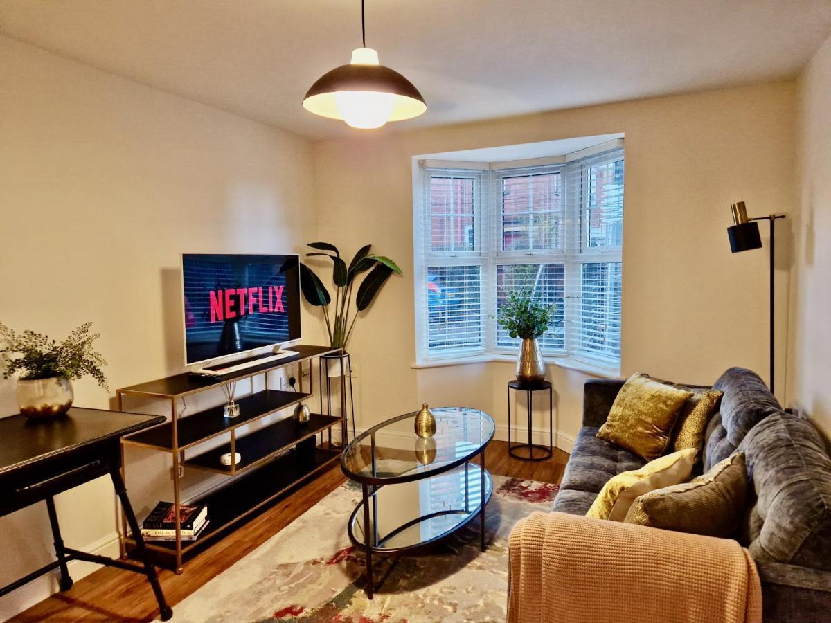 Stylish Luxury Serviced Next To Centre With Free Parking - Contractors & Relocators *